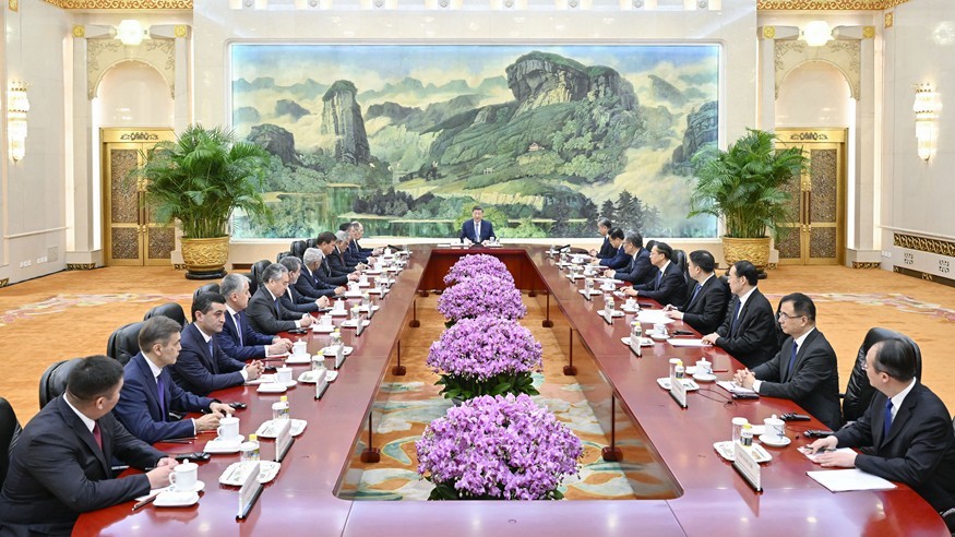 习近平集体会见上海合作组织成员国外长理事会会议外方代表..